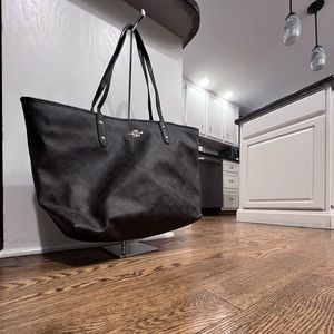 Brown coach large tote bag with zipper